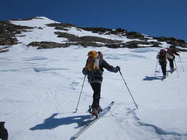 Eva, Gudrun und Ewald zwischen Refugio Cesare Branca und Palòn de La Mare (20. Apr.)