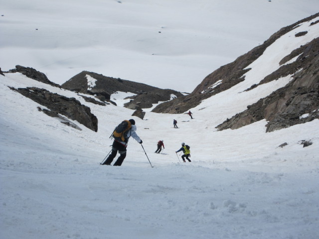 Doris, Gudrun, Christoph, Georg und Ewald zwischen Palòn de La Mare und Rifugio Cesare Branca (20. Apr.)