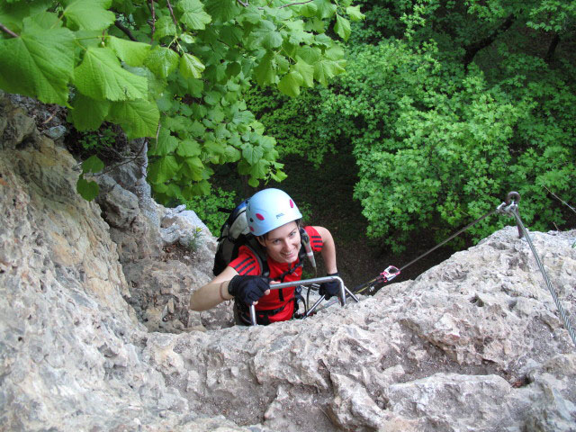 Währinger Klettersteig: Katarina zwischen Einstieg und Nische