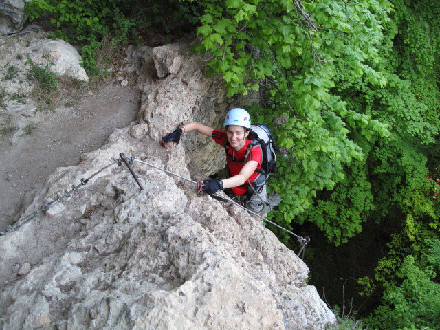 Währinger Klettersteig: Katarina am Beginn der Nische
