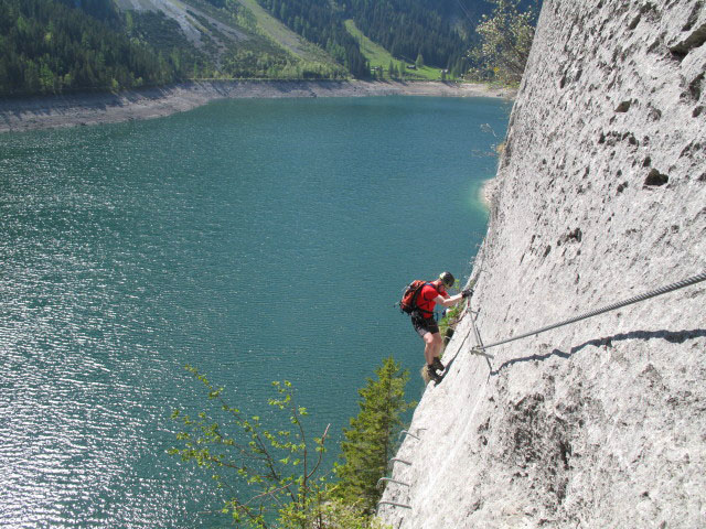 Laserer alpin-Klettersteig: Norbert in der Panoramaquerung