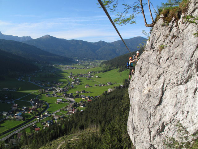 Schmied-Klettersteig: Sabrina und Romana nach der Faschlbr&uuml;cke