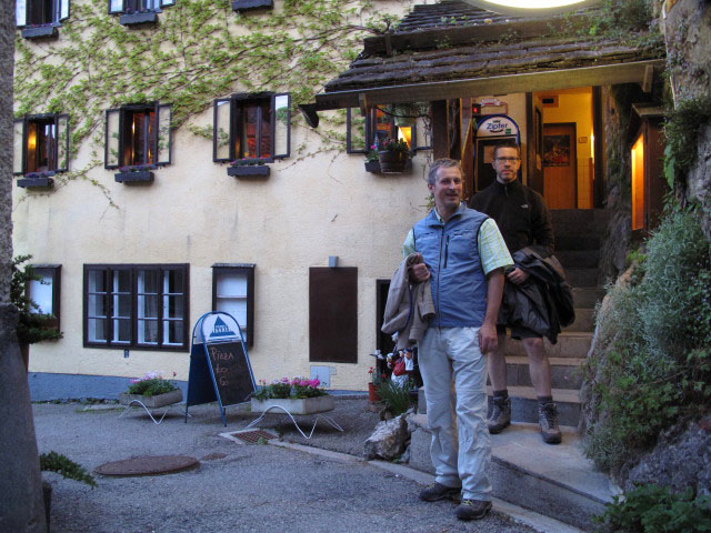 Erich und Norbert beim Gasthaus M&uuml;hle in Hallstatt, 515 m