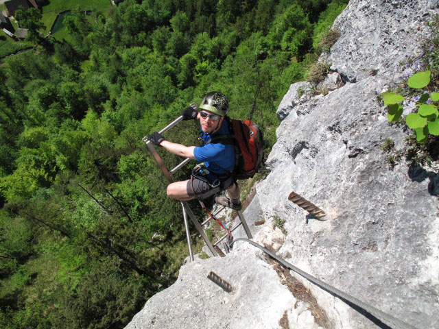 Echernwand-Klettersteig: Norbert auf der Panoramaleiter