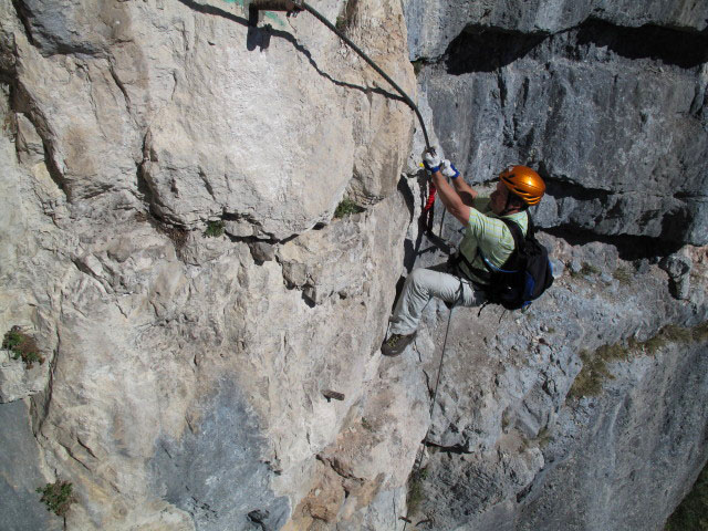 Echernwand-Klettersteig: Erich im Rolli-Dachl