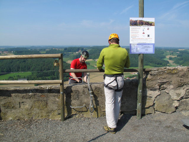 Leopold-Klettersteig: Norbert und Andreas im Ausstieg, 484 m