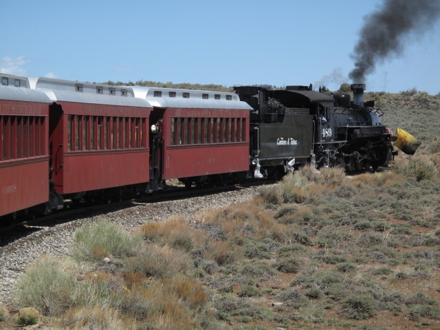 No. 489 mit San Juan Express #216 der Cumbres & Toltec Scenic Narrow-Gauge Railroad zwischen Lava Loop und Whiplash Curve (29. Mai)