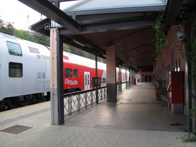 R 2214 im Bahnhof Payerbach-Reichenau, 494 m