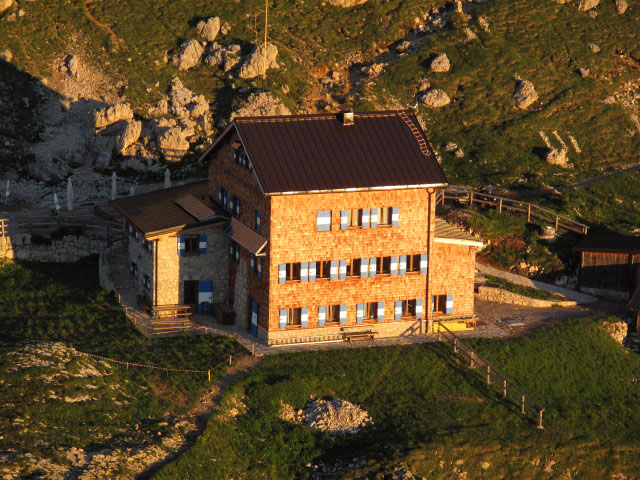 Rotwandh&uuml;tte vom Col de Ciampac aus (25. Juni)