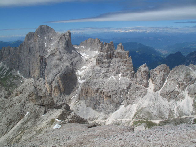 Rosengartenspitze und Vajolett&uuml;rme von der Cima Scalieret aus (25. Juni)