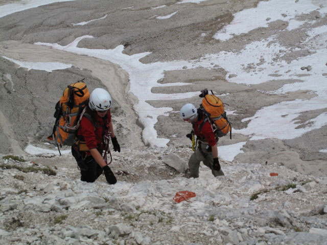 Kesselkogel-Klettersteig: Gudrun und Christoph zwischen Valon de Antermoa und Kesselkogel (25. Juni)