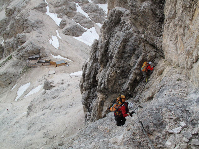 Kesselkogel-Klettersteig: Gudrun und Christoph zwischen Kesselkogel und Grasleitenpass (25. Juni)