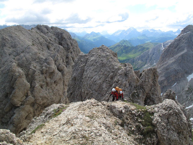 Maximilian-Klettersteig: Gudrun und Christoph zwischen Einstieg und Gro&szlig;em Rosszahn (26. Juni)