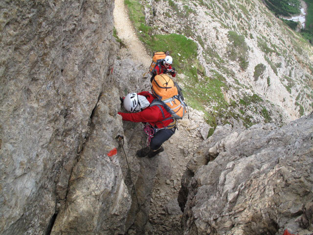 Maximilian-Klettersteig: Gudrun und Christoph zwischen Gro&szlig;em Rosszahn und Notausstieg (26. Juni)