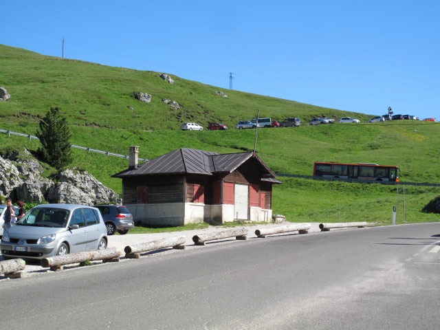 Sellajoch-Stra&szlig;e beim Sellajoch-Haus, 2.180 m (27. Juni)