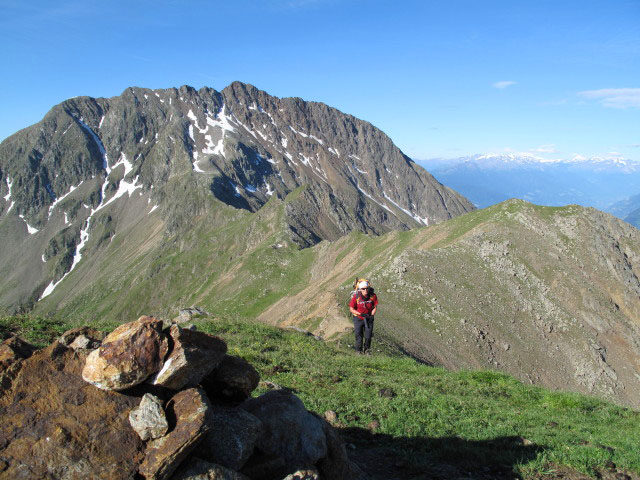 Gudrun auf Weg 2B zwischen Gr&uuml;nangerjoch und Pfandlspitz (3. Juli)