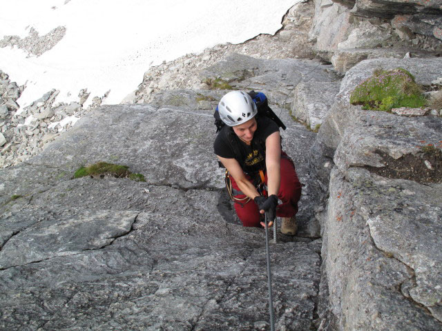 S&auml;uleck-Klettersteig: Manuela auf der Einstiegsrampe (9. Juli)