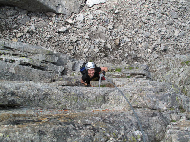 S&auml;uleck-Klettersteig: Manuela in der ersten Wand (9. Juli)