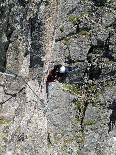 S&auml;uleck-Klettersteig: Manuela in der zweiten Wand (9. Juli)