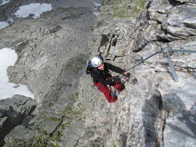 S&auml;uleck-Klettersteig: Manuela in der zweiten Wand (9. Juli)