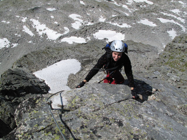 S&auml;uleck-Klettersteig: Manuela am Ende der zweiten Wand (9. Juli)