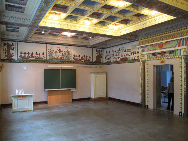 &Auml;gyptisches Lehrzimmer in der Wirtschaftshauptschule 1
