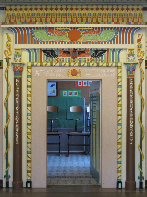 &Auml;gyptisches Lehrzimmer in der Wirtschaftshauptschule 1