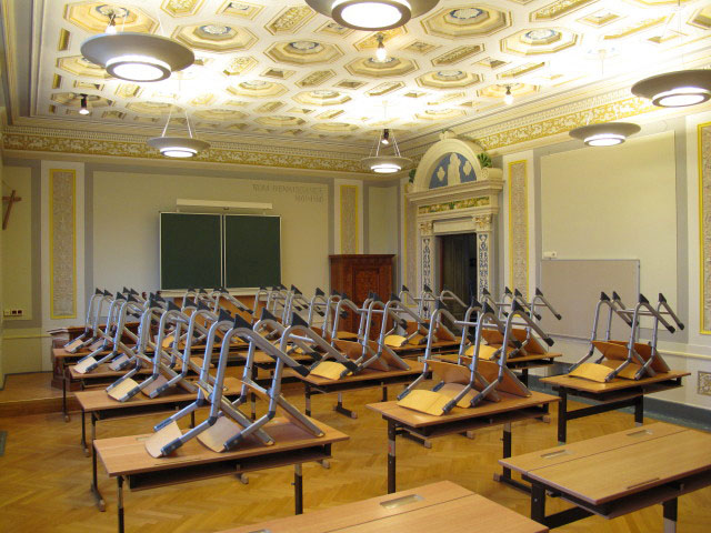 Lehrzimmer 'R&ouml;mische Renaissance' in der Wirtschaftshauptschule 1