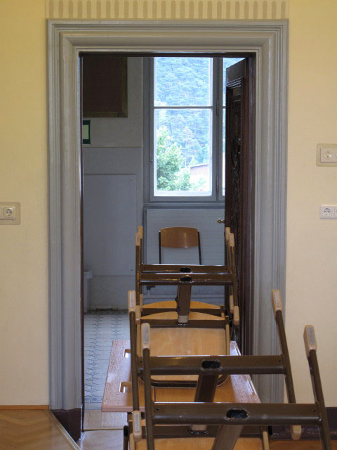 Lehrzimmer im Stil Ludwigs XIV in der Wirtschaftshauptschule 1