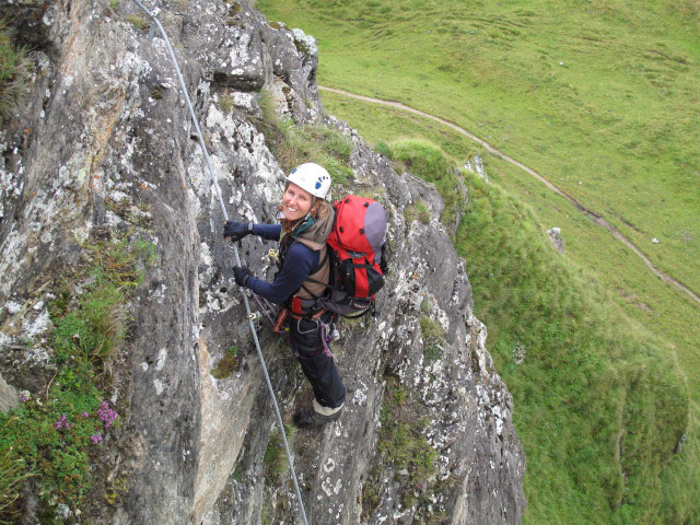 &Uuml;bungsklettersteig Kleine Scharte: Sonja in der leichten Ausstiegsvariante (13. Aug.)