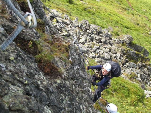 Familienklettersteig Hirschkarspitze: Sonja in der schwierigen Variante am zweiten Turm (13. Aug.)