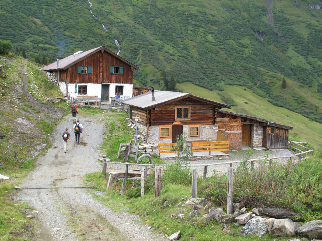 Sonja, Norbert und Erich bei der Groyerh&uuml;tte, 1.790 m (13. Aug.)