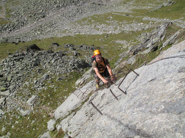 Eggishorn-Klettersteig: Andreas auf der Mauerl&auml;ufer-Platte