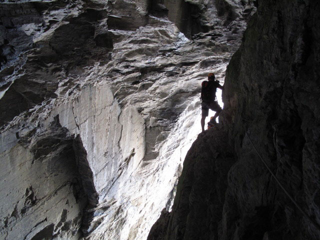 Leukerbad-Klettersteig: Axel und Andreas in der Höhle