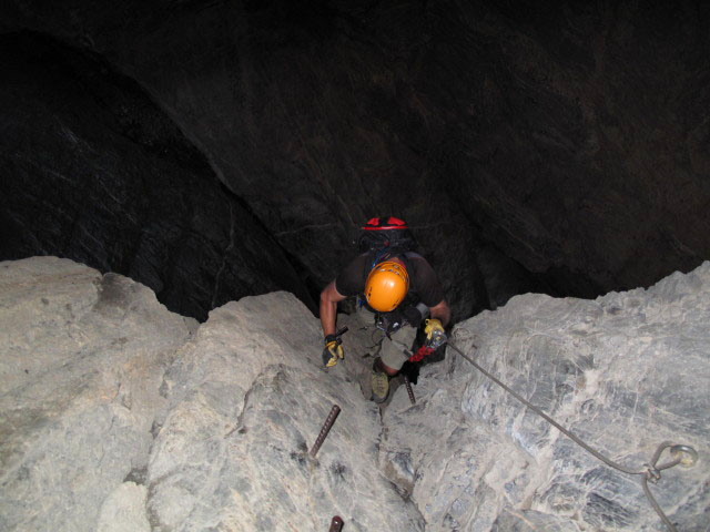 Leukerbad-Klettersteig: Axel in der H&ouml;hle