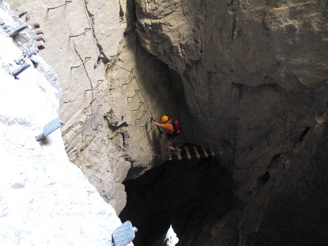 Leukerbad-Klettersteig: Andreas in der H&ouml;hle