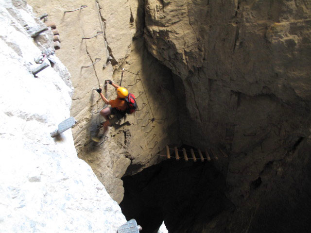 Leukerbad-Klettersteig: Andreas in der H&ouml;hle