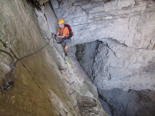 Leukerbad-Klettersteig: Andreas in der H&ouml;hle