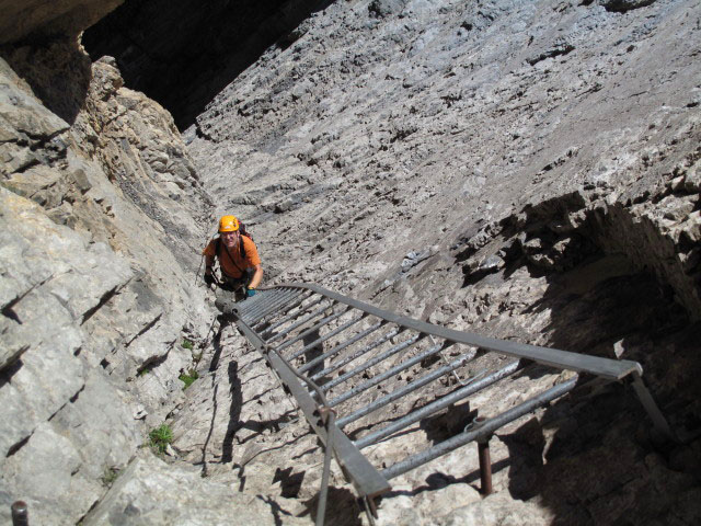 Leukerbad-Klettersteig: Andreas zwischen H&ouml;hle und Hammer