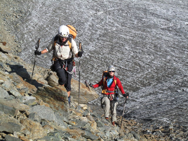 Gudrun und Christoph auf der Seitenmor&auml;ne des Taschachferners (10. Sep.)