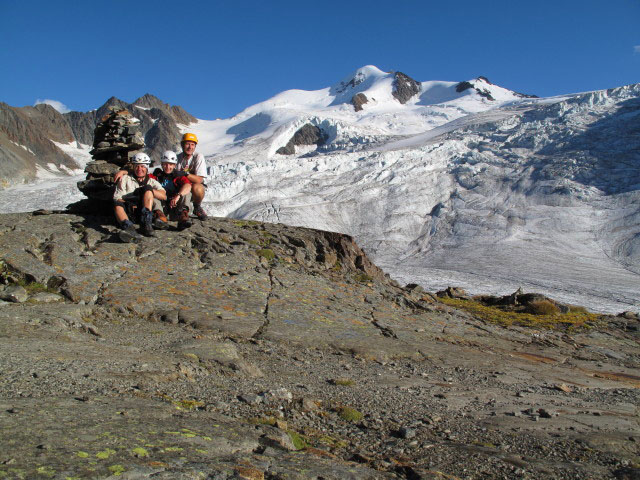 Gudrun, Christoph und ich auf der Seitenmor&auml;ne des Taschachferners (10. Sep.)