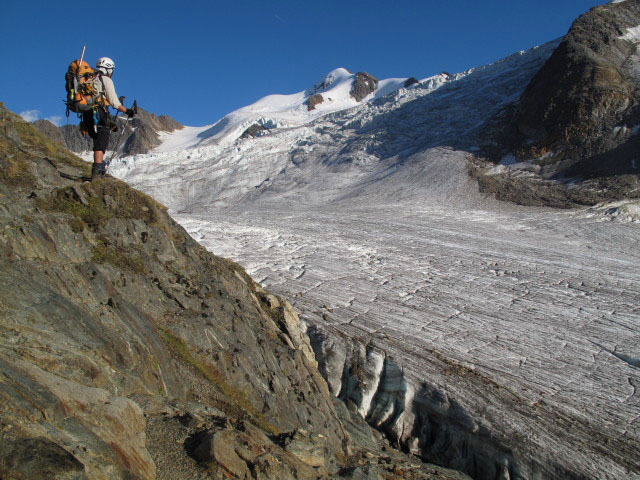 Gudrun auf der Seitenmor&auml;ne des Taschachferners (10. Sep.)