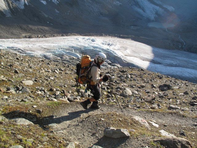 Gudrun auf der Seitenmor&auml;ne des Taschachferners (10. Sep.)