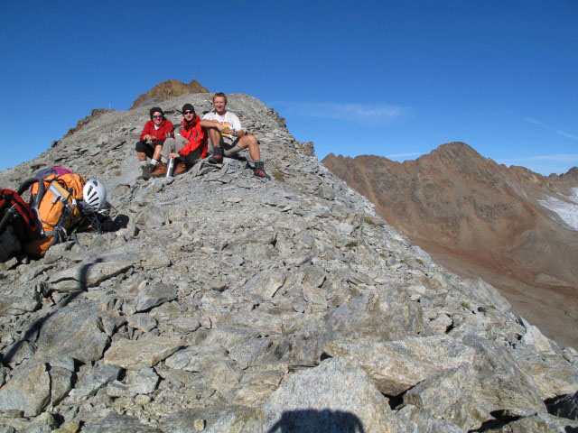 Gudrun, Christoph und ich am Neuen Offenbacher H&ouml;henweg zwischen Vorderer Eiskastenbach und Wurmtaler Kopf (11. Sep.)