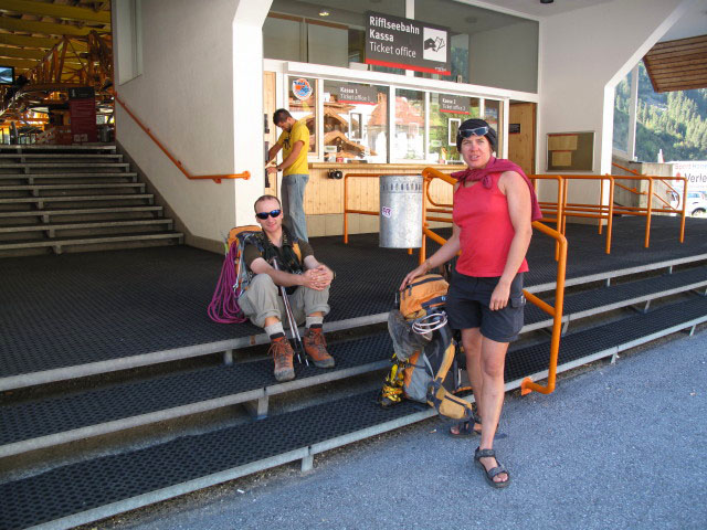 Christoph und Gudrun bei der Talstation der Rifflseebahn, 1.681 m (11. Sep.)