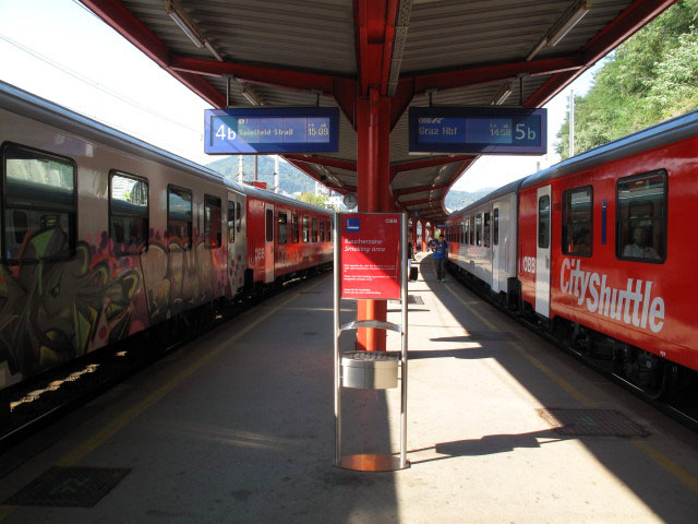 S 4031 und ÖBB-EC 653 im Bahnhof Bruck an der Mur, 489 m (16. Sep.)