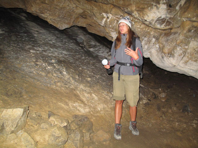 Maria beim 'Kleinen Wasserfall' der Nixh&ouml;hle