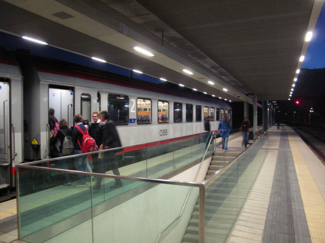 R 1870 im Bahnhof Bruneck, 831 m (1. Okt.)