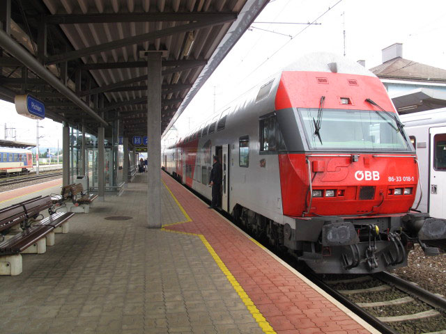 REX 1618 im Bahnhof P&ouml;chlarn, 214 m