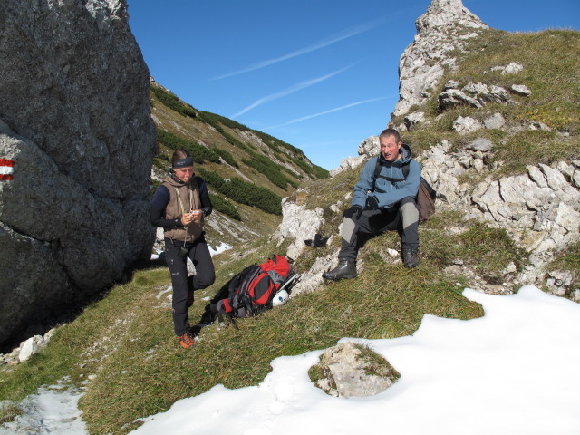 Sonja und Erich am Theklasteig zwischen Hocht&ouml;rl und Abzweigung Stadelstein (16. Okt.)